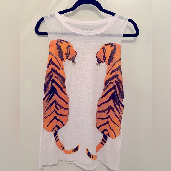 Chaser Tops - ❤️CHASER FACING TIGERS MUSCLE SLEEVELESS TEE❤️WORN ONCE!!